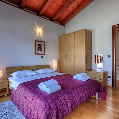 Nyaraló Dlan By Interhome *